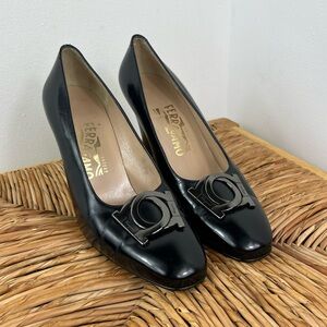 Vintage‎ Salvatore Ferragamo Iconic Logo Heels Sz 7 1/2
